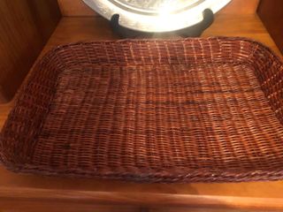 Fuente cerámica con soporte mimbre