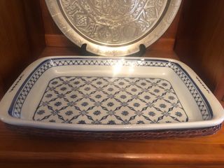 Fuente cerámica con soporte mimbre