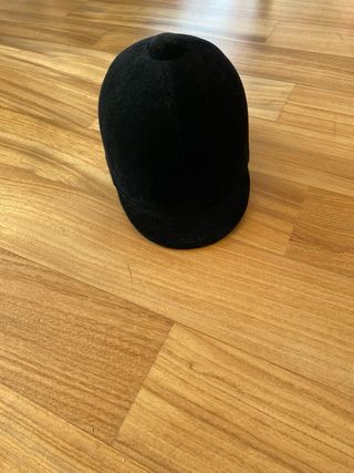 Casco de montar a caballo negro