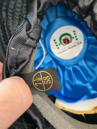 Casco de montar a caballo negro