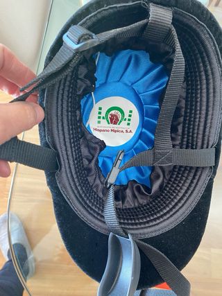 Casco de montar a caballo negro