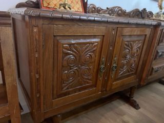 Trinchero di castagno e 6 sedie