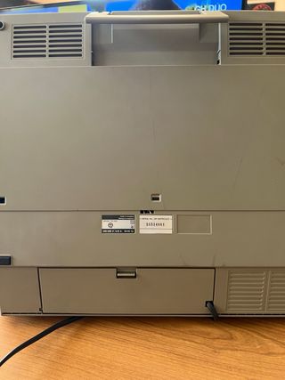 Máquina de escribir eléctrica Olivetti