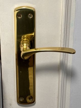 Manillas doradas para puerta