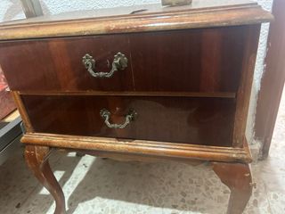 2 Mesitas de noche de madera