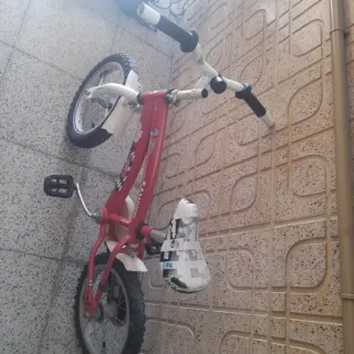 Bicicleta infantil roja