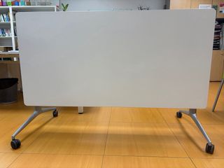 Mesa escritorio abatible con ruedas