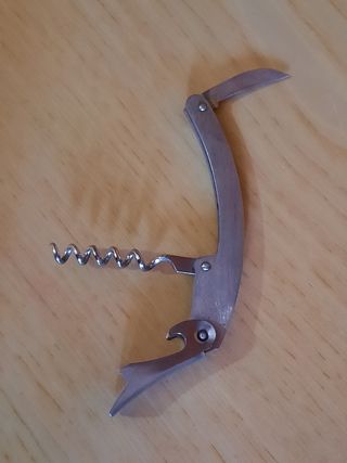 Cavatappi/coltello multifunzione