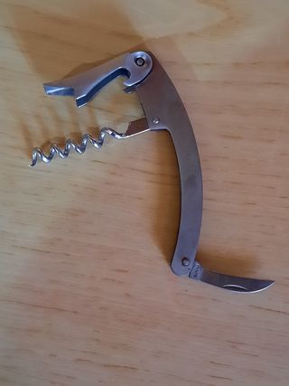 Cavatappi/coltello multifunzione