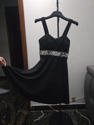 Vestito nero con paillettes e ricami