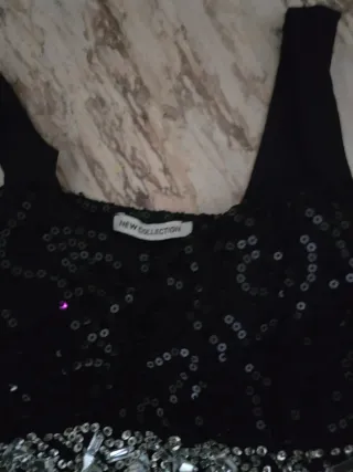 Vestito nero con paillettes e ricami