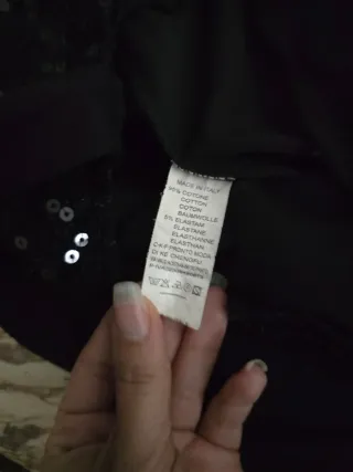 Vestito nero con paillettes e ricami