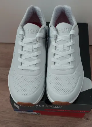 Sapatilhas Skechers Uno Stand on Air Brancas