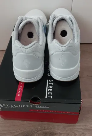 Sapatilhas Skechers Uno Stand on Air Brancas