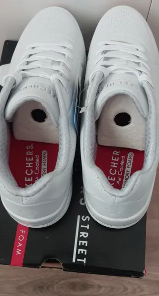 Sapatilhas Skechers Uno Stand on Air Brancas