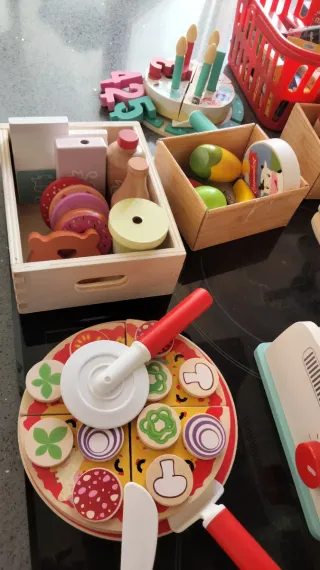 Juguetes de madera: pizza, tarta y cesta