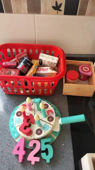 Juguetes de madera: pizza, tarta y cesta