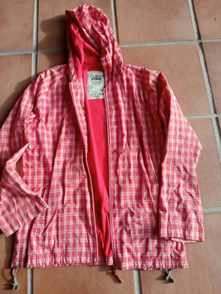 Parka Zara cuadros rojos niña