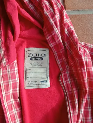 Parka Zara cuadros rojos niña