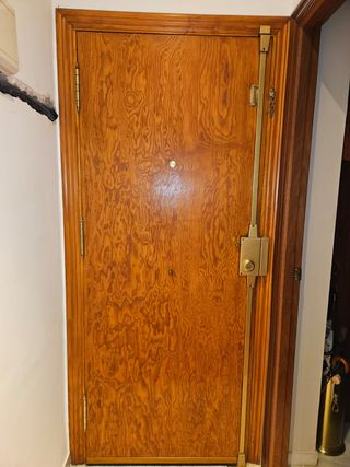 Puerta de entrada a vivienda