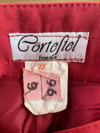 Traje chaqueta y falda rojo