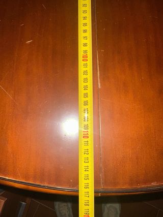 Mesa redonda de madera