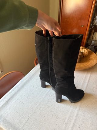 Botas altas de piel negras con tacón talla 40