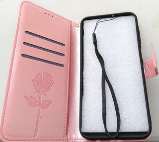 Funda móvil rosa con rosas y mariposa
