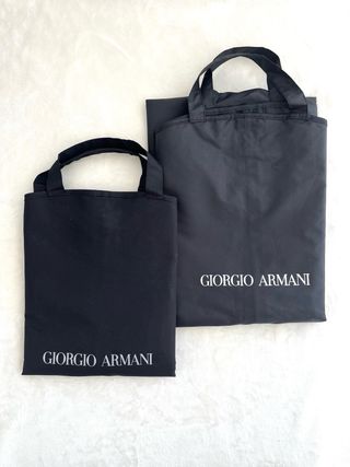Lote 2 portatrajes + perchas Giorgio Armani negros