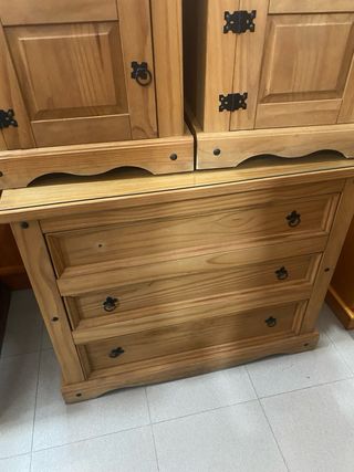 Cómoda y Mesitas de Noche Madera