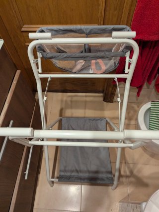 Bañera bebé plegable rosa sin usar y patas usadas