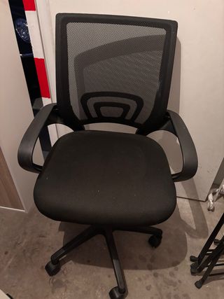 Silla de escritorio negra seminueva