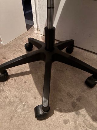 Silla de escritorio negra seminueva