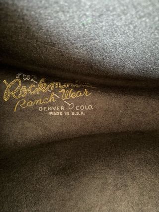 Sombrero Cowboy Negro con Pluma Roja