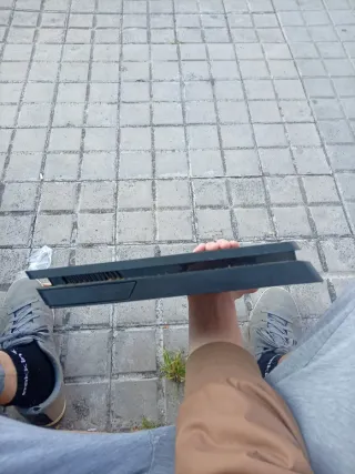 PS4 Slim Negra + Mando