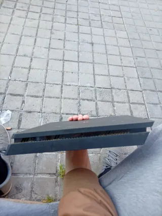 PS4 Slim Negra + Mando