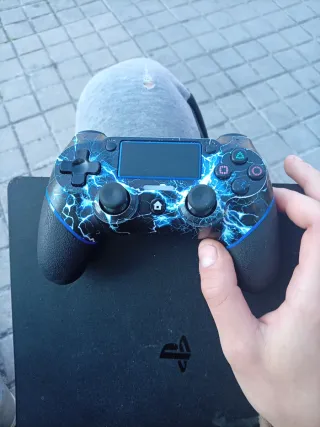 PS4 Slim Negra + Mando