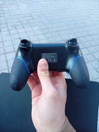 PS4 Slim Negra + Mando