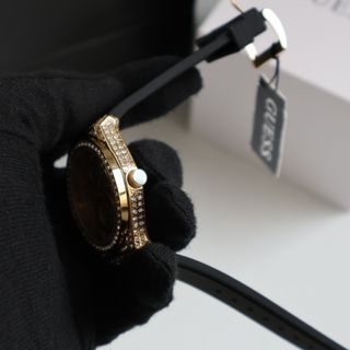 Reloj Guess Dorado y Negro