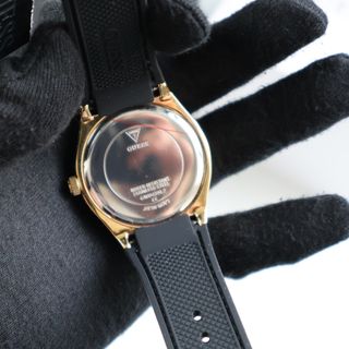 Reloj Guess Dorado y Negro