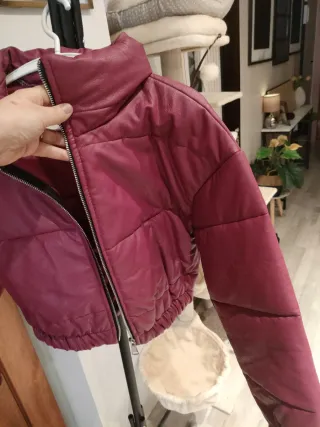 Chaqueta polipiel morada