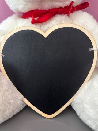 Oso de peluche con pizarra corazón