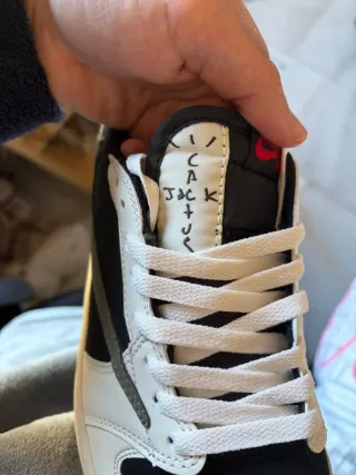 Nike jordan Travis Scott