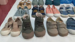 Lote 14 pares zapatos infantiles de niño