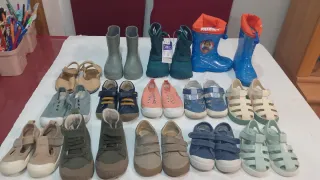 Lote 14 pares zapatos infantiles de niño