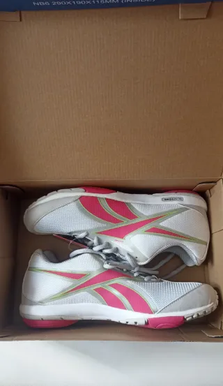 Tênis Reebok EasyTone Rosa e Branco