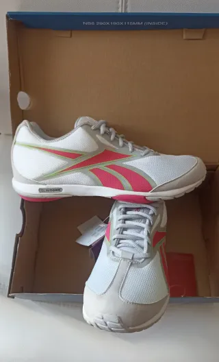 Tênis Reebok EasyTone Rosa e Branco