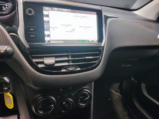 Peugeot 2008 Allure 1.6 BlueHDi 100