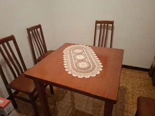 Mesa extensible y Sillas de comedor