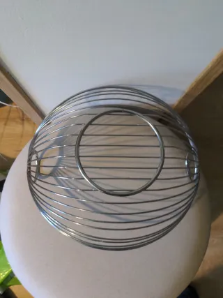 Frutero o centro de mesa de alambre